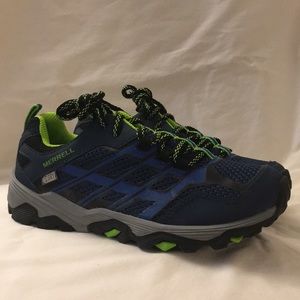 New. Merrell Kids Moab Low Waterproof sneak. NWOT